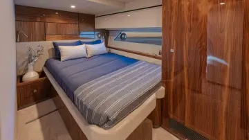 Thumbnail von Riviera 6800 Sport Yacht