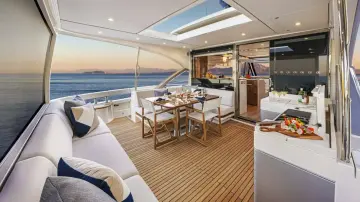 Thumbnail von Riviera 6800 Sport Yacht
