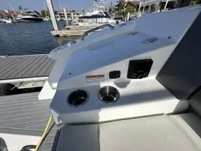 Thumbnail von Cruisers Yachts 38 GLS OB