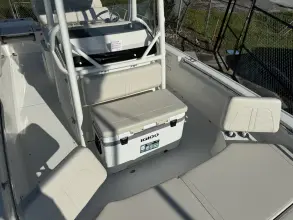 Thumbnail von Boston Whaler 210 Montauk