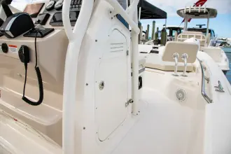 Thumbnail von Boston Whaler 210 Montauk
