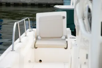 Thumbnail von Boston Whaler 210 Montauk