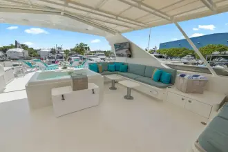 Thumbnail von Trinity Yachts Raised Pilothouse