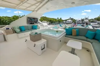 Thumbnail von Trinity Yachts Raised Pilothouse