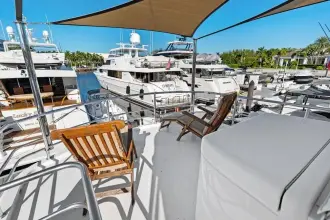 Thumbnail von Hatteras 64 Motor Yacht
