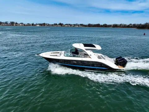 Sea Ray SLX 310 Outboard