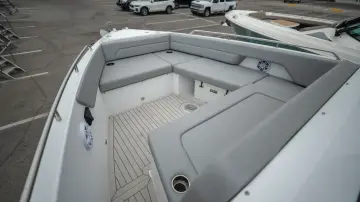 Thumbnail von Cruisers Yachts 38 VTR