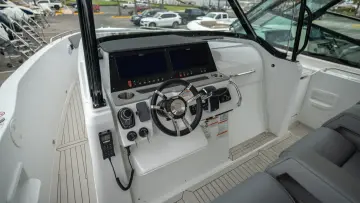 Thumbnail von Cruisers Yachts 38 VTR