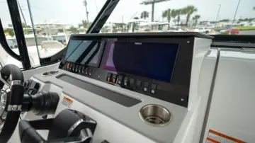 Thumbnail von Cruisers Yachts 38 VTR