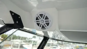Thumbnail von Cruisers Yachts 38 VTR