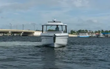 Thumbnail von Cruisers Yachts 38 VTR