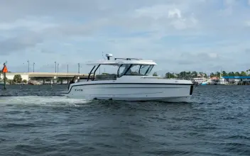 Thumbnail von Cruisers Yachts 38 VTR