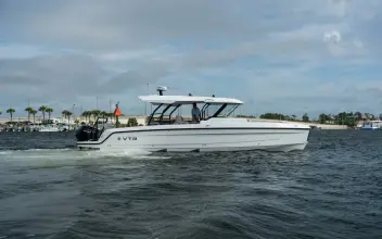 Thumbnail von Cruisers Yachts 38 VTR