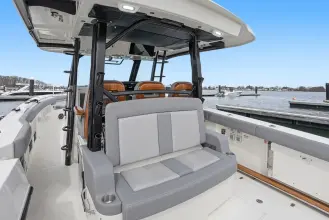 Thumbnail von Boston Whaler 380 Outrage