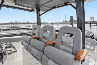 Thumbnail von Boston Whaler 380 Outrage