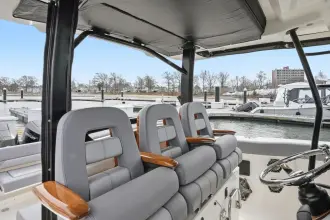 Thumbnail von Boston Whaler 380 Outrage