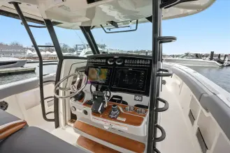 Thumbnail von Boston Whaler 380 Outrage