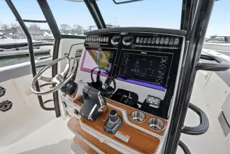 Thumbnail von Boston Whaler 380 Outrage