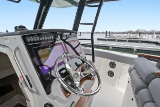 Thumbnail von Boston Whaler 380 Outrage