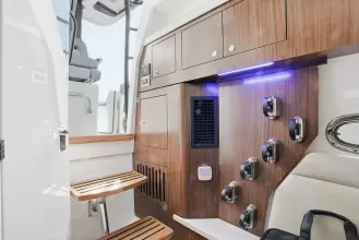 Thumbnail von Boston Whaler 380 Outrage