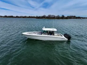 Thumbnail von Boston Whaler 380 Outrage