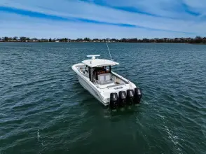 Thumbnail von Boston Whaler 380 Outrage