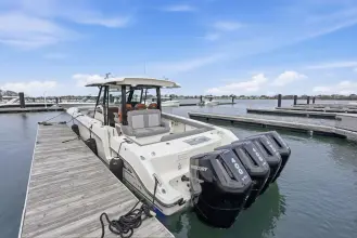 Thumbnail von Boston Whaler 380 Outrage