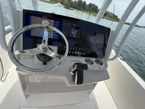 Thumbnail von Boston Whaler 220 Dauntless