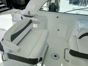 Thumbnail von Cruisers Yachts 390 Coupe Bail Out