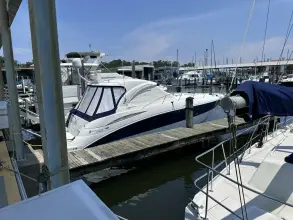 Thumbnail von Cruisers Yachts 390 Coupe Bail Out