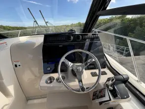 Thumbnail von Boston Whaler 325 Conquest
