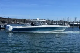 Intrepid 400 Cuddy
