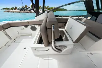 Thumbnail von Boston Whaler 240 Vantage