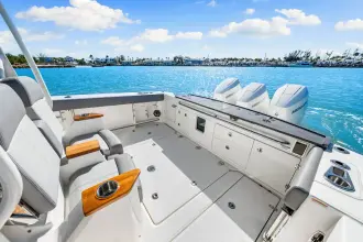 Thumbnail von Boston Whaler 360 Outrage