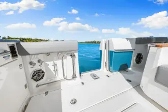 Thumbnail von Boston Whaler 360 Outrage