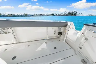 Thumbnail von Boston Whaler 360 Outrage