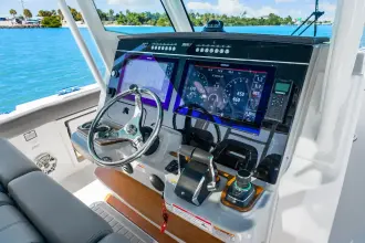 Thumbnail von Boston Whaler 360 Outrage