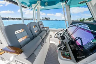 Thumbnail von Boston Whaler 360 Outrage