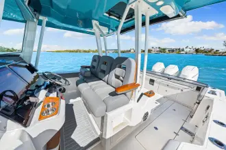 Thumbnail von Boston Whaler 360 Outrage