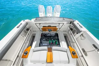 Thumbnail von Boston Whaler 360 Outrage