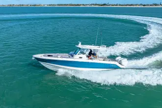 Thumbnail von Boston Whaler 360 Outrage