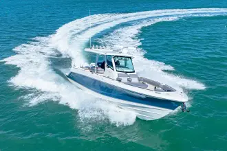 Thumbnail von Boston Whaler 360 Outrage