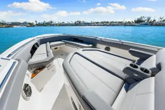 Thumbnail von Boston Whaler 360 Outrage