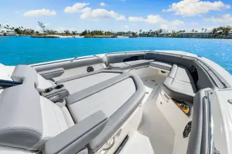 Thumbnail von Boston Whaler 360 Outrage