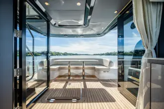 Thumbnail von Cruisers Yachts 57 FLY