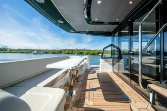 Thumbnail von Cruisers Yachts 57 FLY