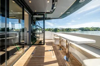 Thumbnail von Cruisers Yachts 57 FLY