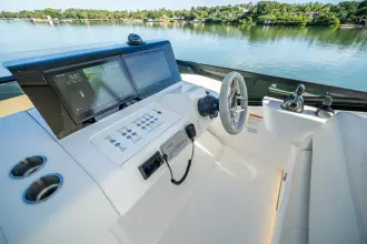 Thumbnail von Cruisers Yachts 57 FLY