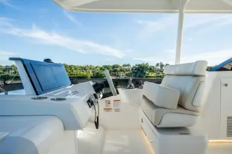 Thumbnail von Cruisers Yachts 57 FLY