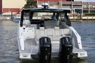 Thumbnail von Cruisers Yachts 42 GLS OB